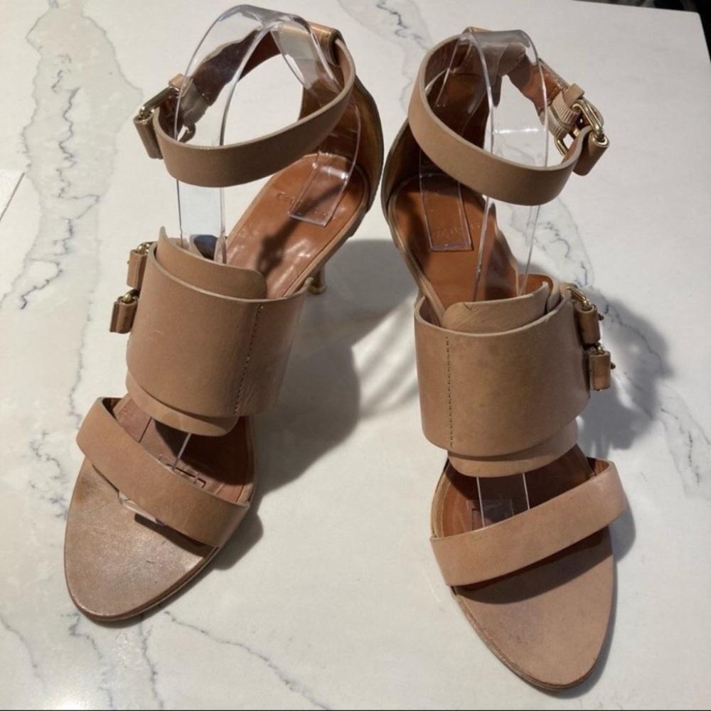 GIVENCHY Sz 38.5 Kitten  Heel Buckle Strappy Cage Leather Sandals.